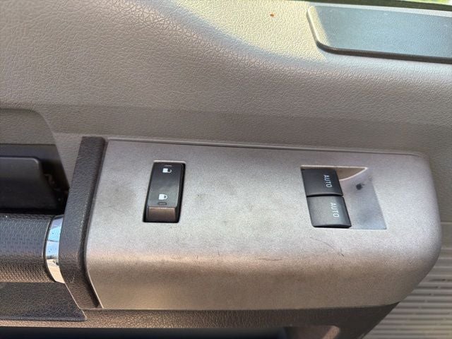 2016 Ford F-750SD Base Box Truck