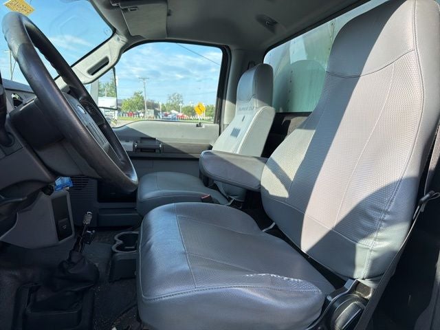 2016 Ford F-750SD Base Box Truck