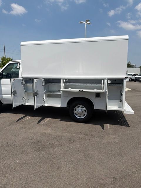 2027 Ford E-350SD Base Cutaway