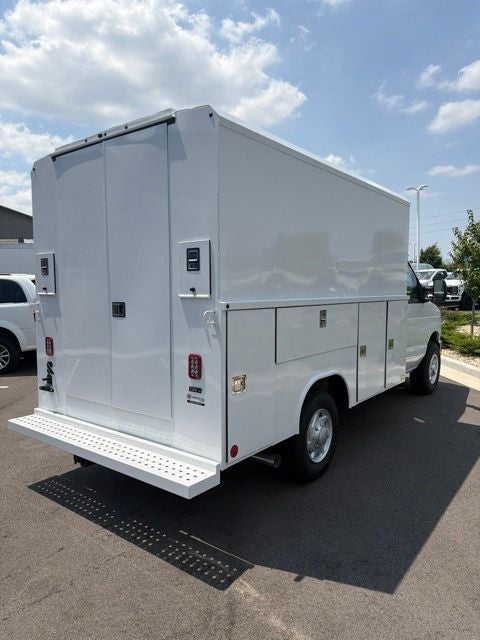 2027 Ford E-350SD Base Cutaway