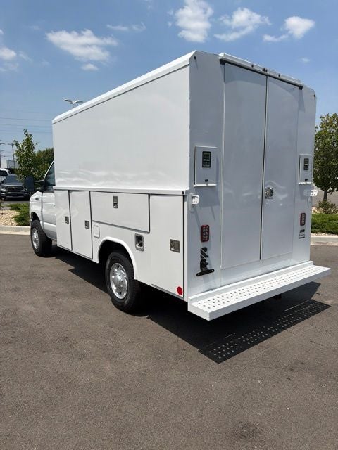 2027 Ford E-350SD Base Cutaway