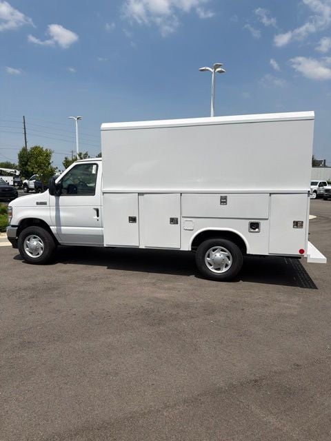 2027 Ford E-350SD Base Cutaway