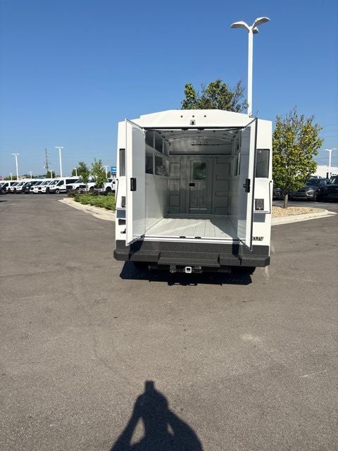 2027 Ford E-350SD Base Cutaway