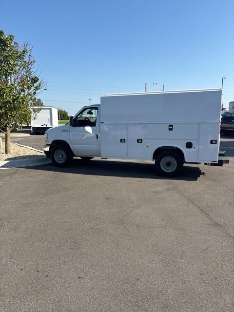 2027 Ford E-350SD Base Cutaway