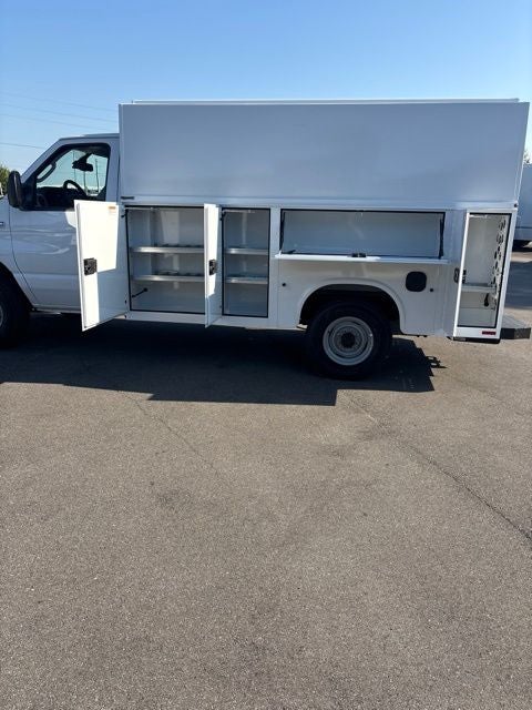 2027 Ford E-350SD Base Cutaway
