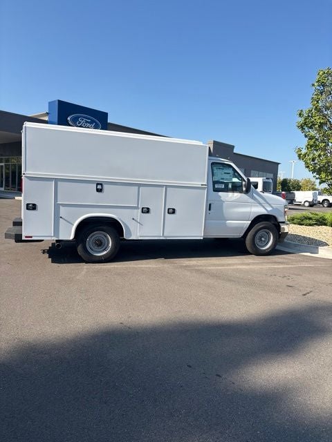 2027 Ford E-350SD Base Cutaway