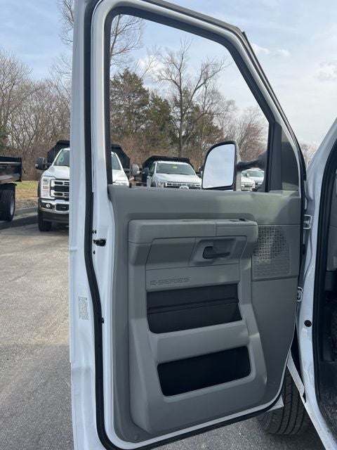 2025 Ford E-350SD Base Cutaway