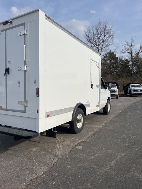 2025 Ford E-350SD Base Cutaway