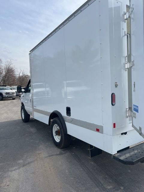 2025 Ford E-350SD Base Cutaway