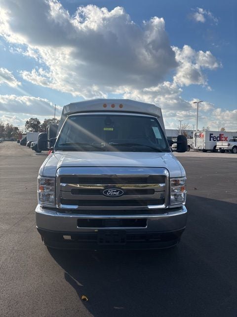 2026 Ford E-350SD Base Cutaway