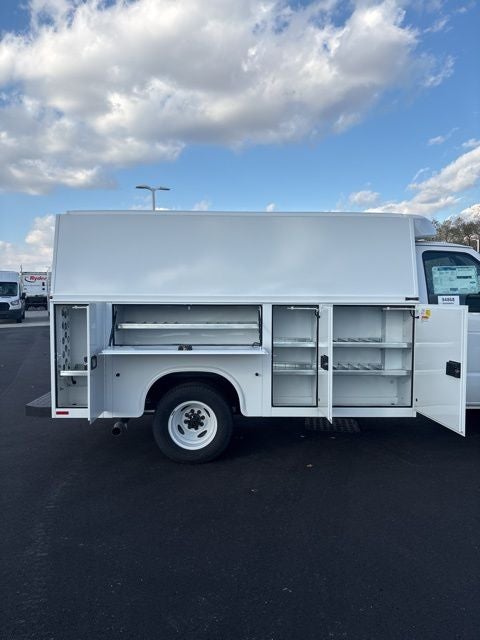 2026 Ford E-350SD Base Cutaway