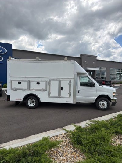 2027 Ford E-350SD Base Cutaway