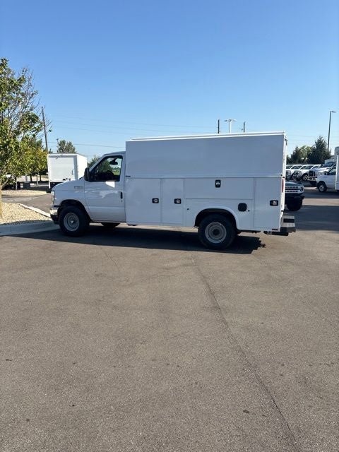 2027 Ford E-350SD Base Cutaway