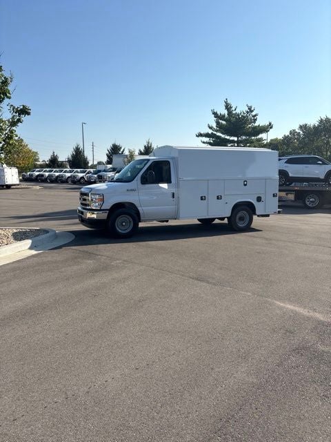 2027 Ford E-350SD Base Cutaway