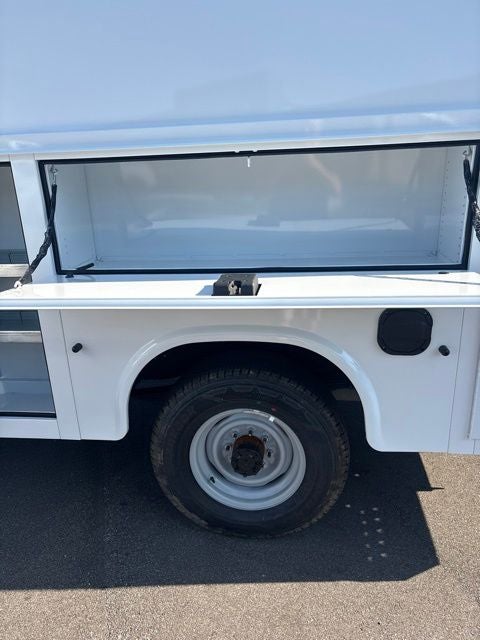 2027 Ford E-350SD Base Cutaway