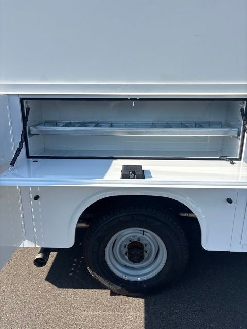 2027 Ford E-350SD Base Cutaway