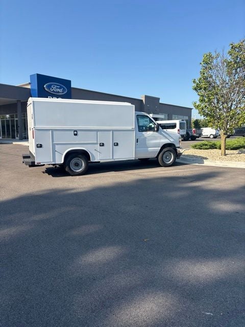 2027 Ford E-350SD Base Cutaway