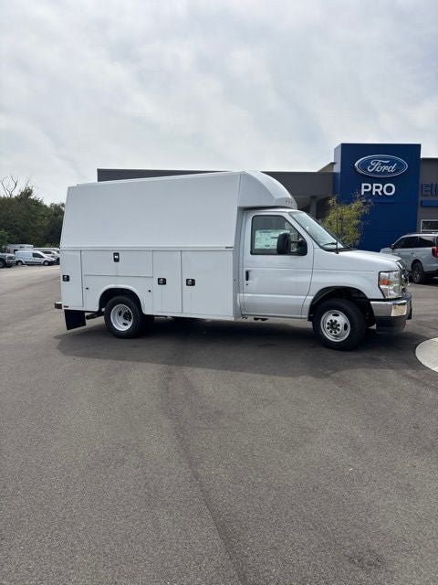 2027 Ford E-350SD Base Cutaway