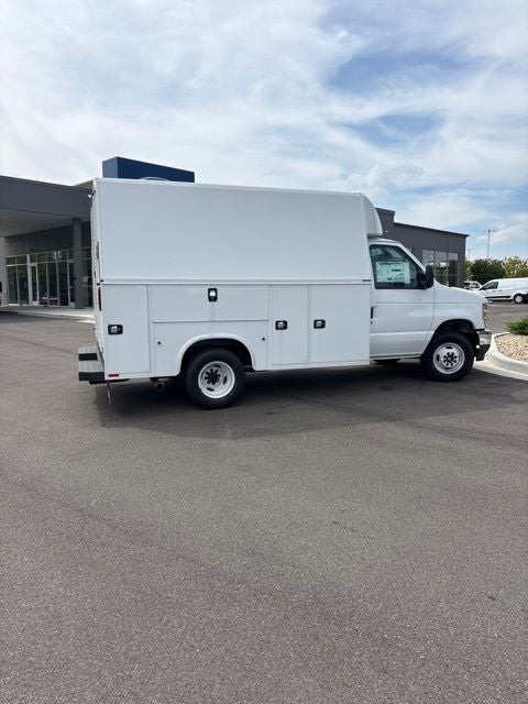 2027 Ford E-350SD Base Cutaway