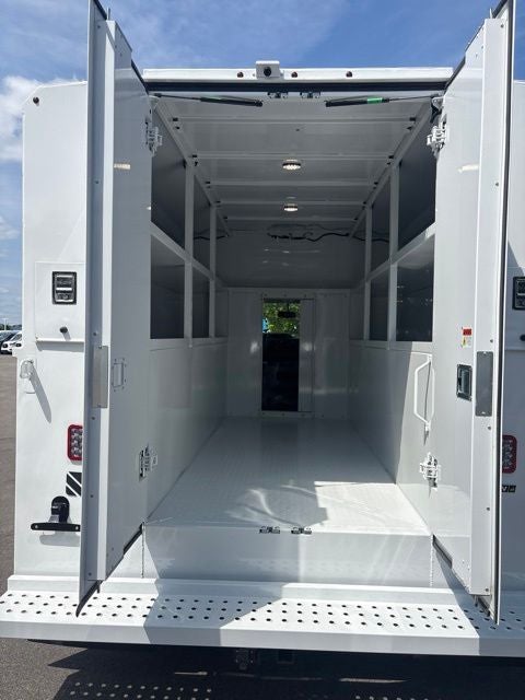 2027 Ford E-350SD Base Cutaway