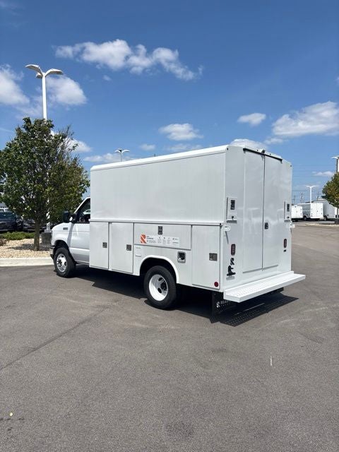 2027 Ford E-350SD Base Cutaway