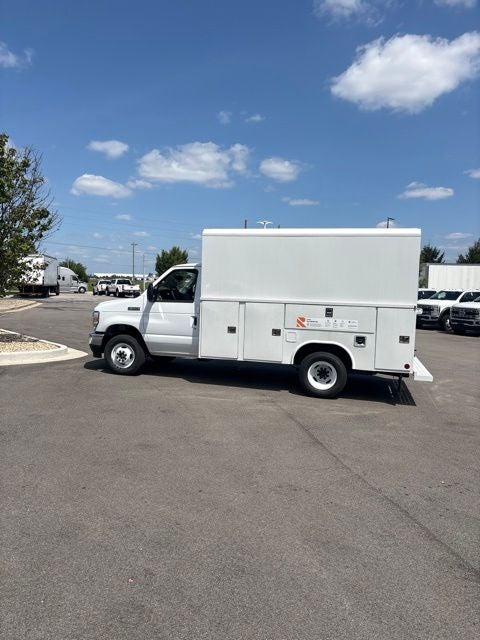 2027 Ford E-350SD Base Cutaway
