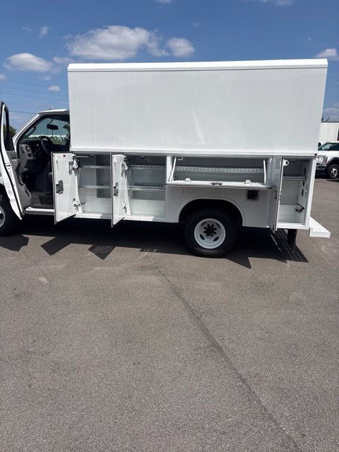 2027 Ford E-350SD Base Cutaway