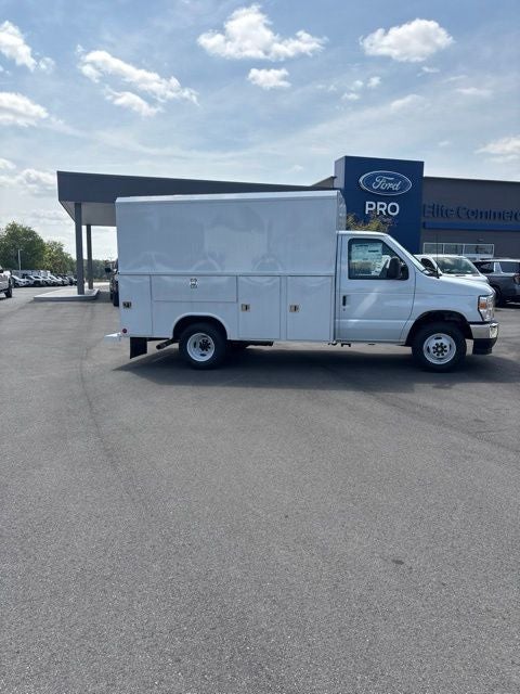2027 Ford E-350SD Base Cutaway