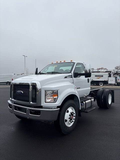 2026 Ford F-750SD Base XL