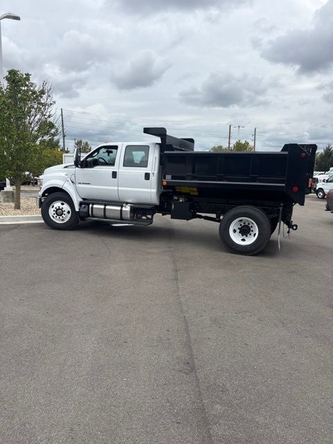 2027 Ford F-750SD Base