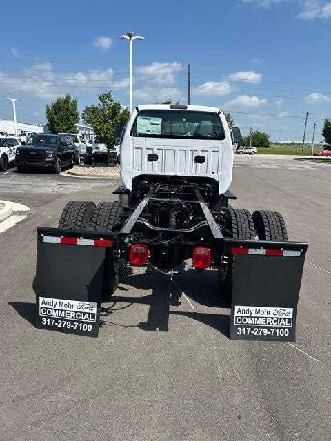 2027 Ford F-750SD Base
