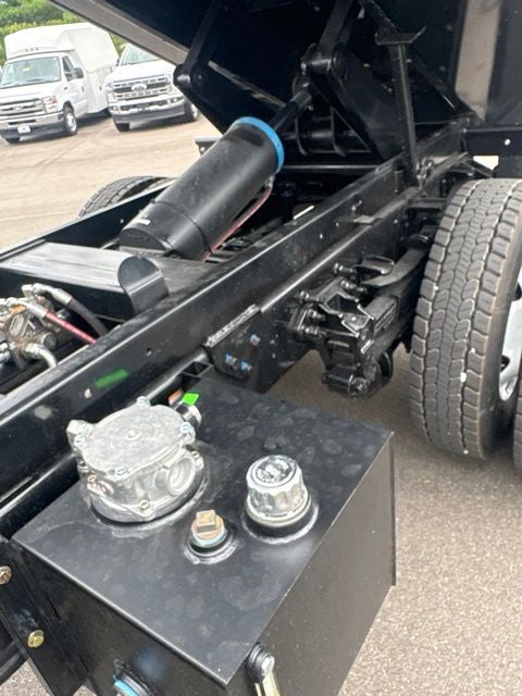 2027 Ford F-750SD Base