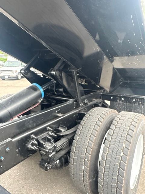 2027 Ford F-750SD Base