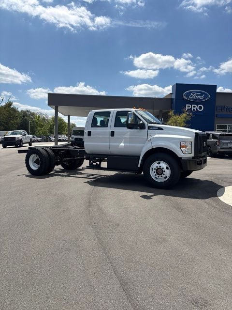 2027 Ford F-750SD Base