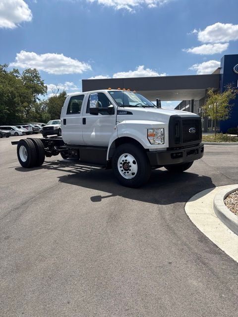 2027 Ford F-750SD Base