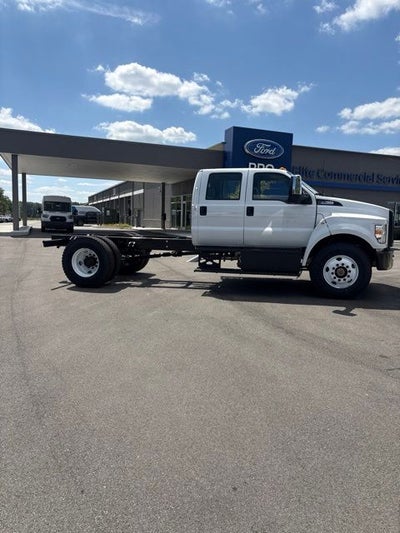 2027 Ford F-750SD Base