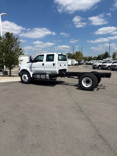 2027 Ford F-750SD Base