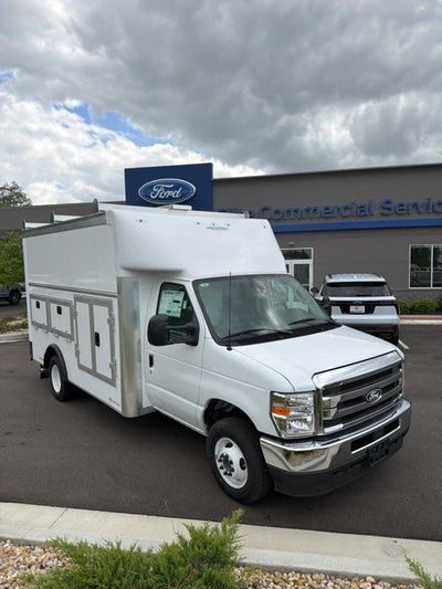 2027 Ford E-450SD Base