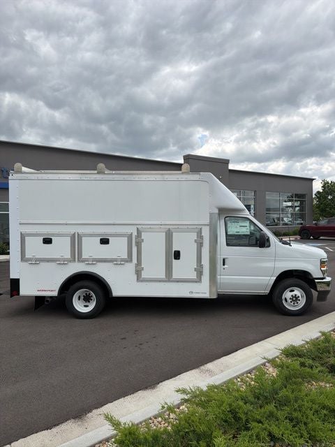 2027 Ford E-450SD Base