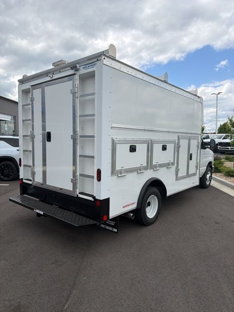 2027 Ford E-450SD Base
