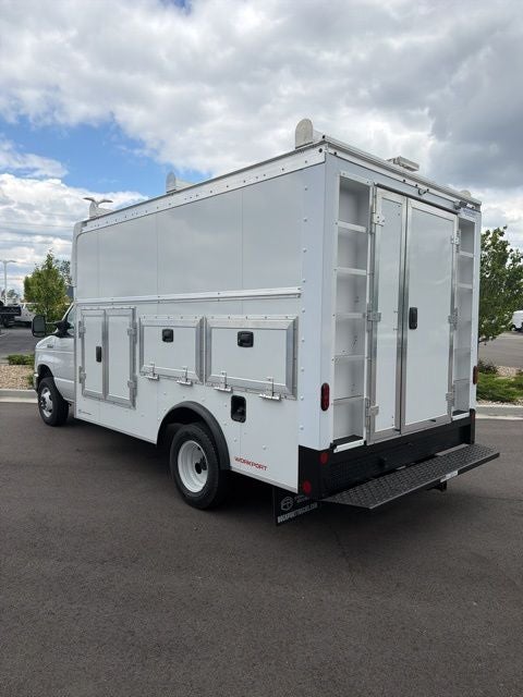 2027 Ford E-450SD Base