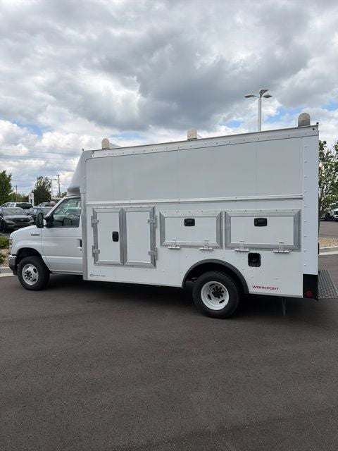 2027 Ford E-450SD Base