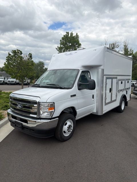 2027 Ford E-450SD Base
