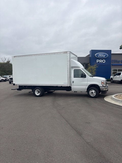 2026 Ford E-450SD Base