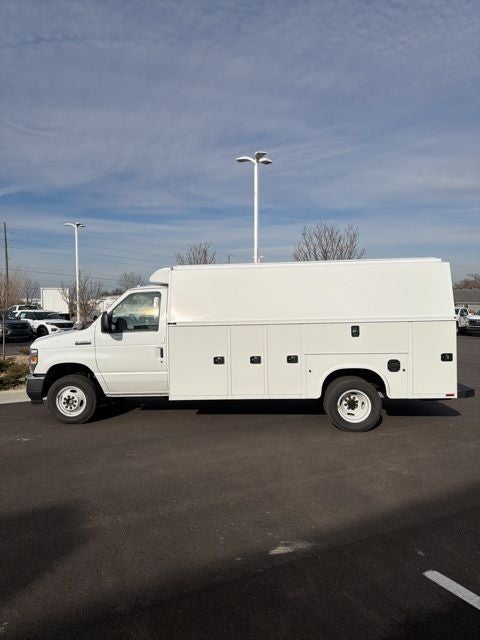 2026 Ford E-450SD Base