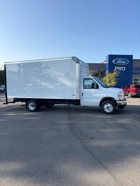 2027 Ford E-450SD Base