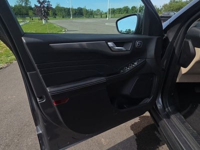 2022 Ford Escape Hybrid Titanium