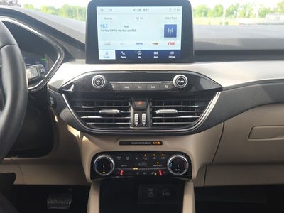 2022 Ford Escape Hybrid Titanium