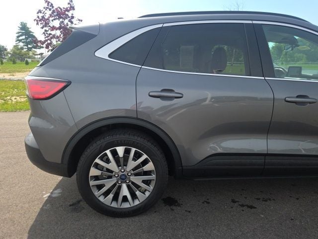 2022 Ford Escape Hybrid Titanium