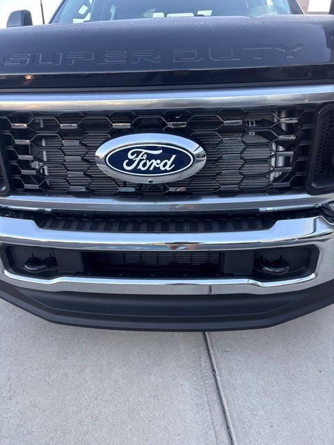 2027 Ford F-350 Lariat DRW